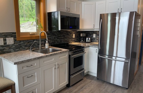 Sorrento Chalet De Esquí | Driftwood Chalet overlooking Shuswap Lake, perfect for couples! Golf on-site!!