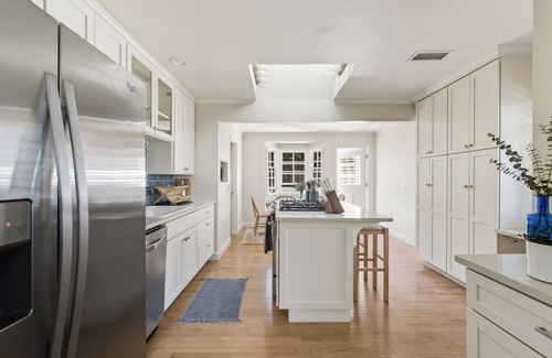 East Mesa Casa | Driftwood Club - 5bd, BBQ, Minutes from Beach