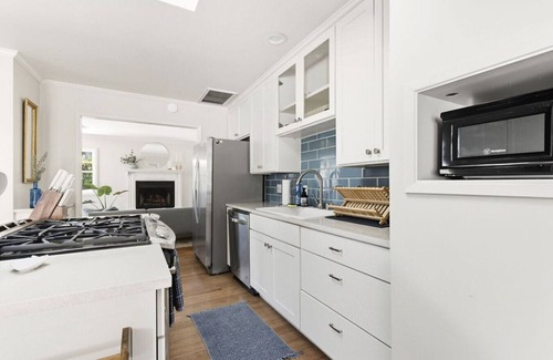East Mesa Casa | Driftwood Club - 5bd, BBQ, Minutes from Beach
