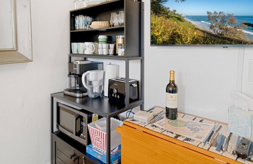 Santa Barbara Apartamento | Driftwood Club - Danya's Room (dog friendly)