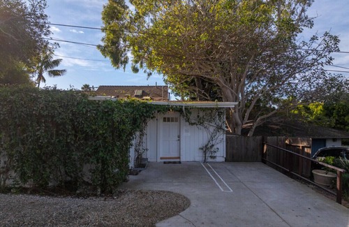 Santa Barbara Apartamento | Driftwood Club - Danya's Room (dog friendly)