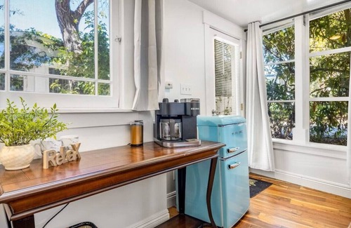 Santa Barbara Apartamento | Driftwood Club - Jennifer's Room (dog friendly)