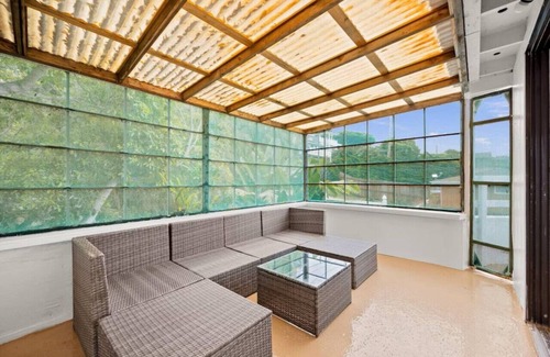Summerland Apartamento | Driftwood Club - The Narrows! A Summerland Beach Home