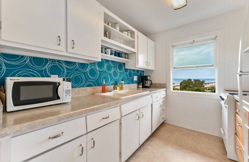 Summerland Apartamento | Driftwood Club - Oceanview 2bedroom on Lillie Ave!