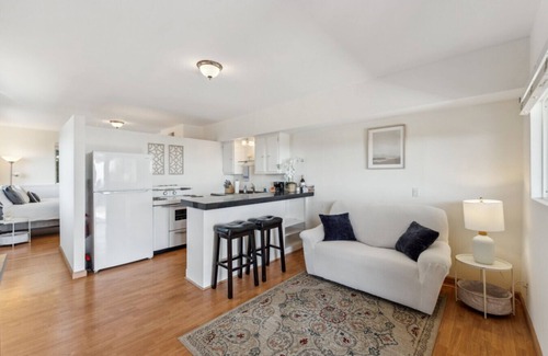 Santa Barbara Apartamento | Driftwood Club - Whitney's Oceanview Studio! (Full Kitchen)