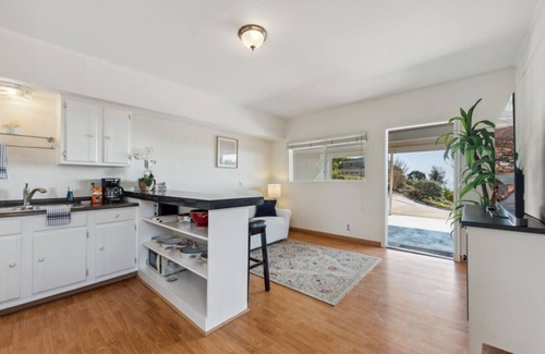 Santa Barbara Apartamento | Driftwood Club - Whitney's Oceanview Studio! (Full Kitchen)