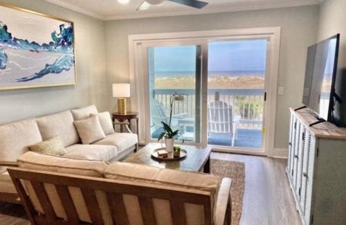 Carolina Beach Apartamento | Driftwood Cottage - First floor OCEANFRONT beach retreat! Exceptional views, location and privacy condo