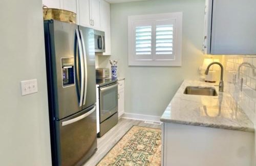 Carolina Beach Apartamento | Driftwood Cottage - First floor OCEANFRONT beach retreat! Exceptional views, location and privacy condo