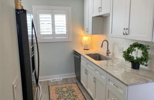 Carolina Beach Apartamento | Driftwood Cottage - First floor OCEANFRONT beach retreat! Exceptional views, location and privacy condo