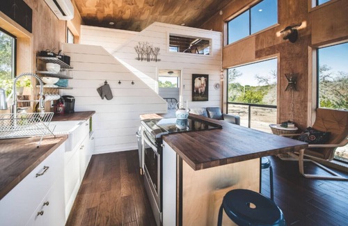 Dripping Springs Apartamento | windows cabin 3 · ↞Modern Hill Country Tiny Cabin 3 w/ Loft & Light↠