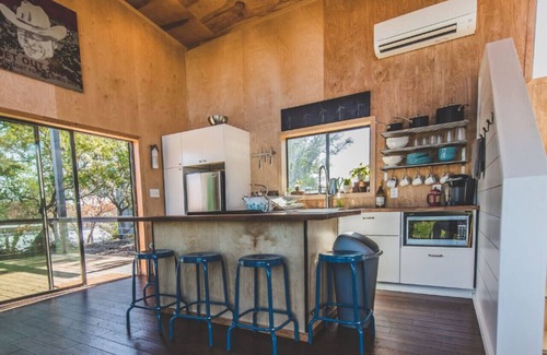 Dripping Springs Apartamento | windows cabin 3 · ↞Modern Hill Country Tiny Cabin 3 w/ Loft & Light↠