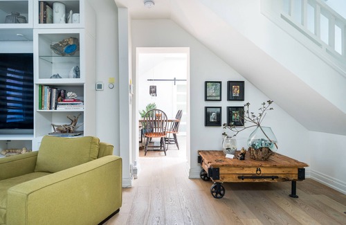 Collingwood Casa | Driftwood on 6th in Historic Downtown Collingwood/Pet Friendly