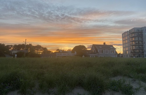 Ocean Park Cabaña | “DRIFTWOOD” Quaint Cottage by the Sea- 600 ft from the sand!