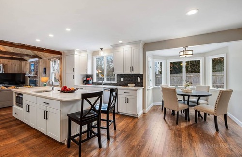 Cummaquid Casa | Dromo Landing: 133-Ba Picture Perfect Pool Property in a Quiet Cummaquid Neighborhood