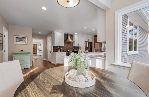 Cummaquid Casa | Dromo Landing: 133-Ba Picture Perfect Pool Property in a Quiet Cummaquid Neighborhood
