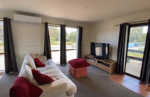 Loch Sport Casa | Drop Bear Cottage - Pet Friendly