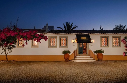 Portimao Villa | Villa de Lujo en el Campo Cerca de Portimão con Piscina, Jardines y Concierge