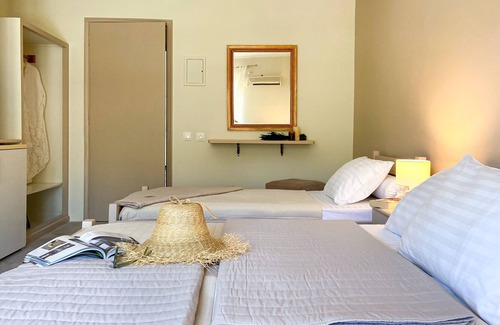 Menegata Apartamento | Drosia ..Chic & Classic.. Triple Mountain View Room