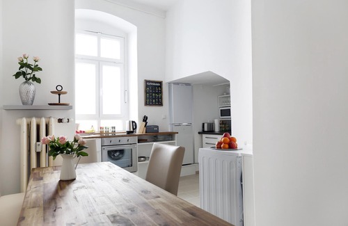 Charlottenburg-Wilmersdorf Apartamento | DROY Droysenstr. Edificio antiguo - camas con somier - cerca de Kurfürstendamm