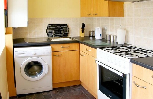 Skinningrove Cabaña | DRUMMER COTTAGE, pet friendly, with a garden in Skinningrove