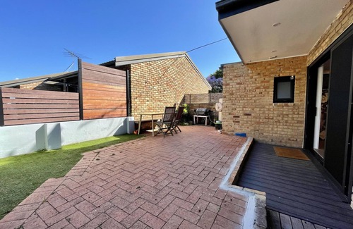 Drummoyne Casa | Drummoyne-DRUM8 Day Street - Spacious 3BR Townhouse with Courtyard Opposite Brett Park Near Bay Run