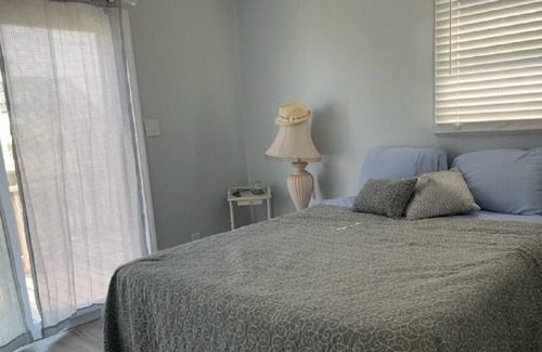 North Topsail Beach Cabaña | Drunken Parrot - Sleeps 4, steps away from beach access in North Topsail Beach!