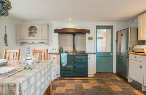 St Brides Cabaña | Drws Gobaith-West , Holiday Cottage Nr Whitesands, Sleeps 4, 3 bedrooms, bathrooms