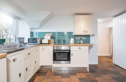 St Brides Cabaña | Drws Gobaith-West , Holiday Cottage Nr Whitesands, Sleeps 4, 3 bedrooms, bathrooms