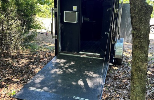 Langston Alquiler De RV | Dry Camping with optional AC in charming Langston