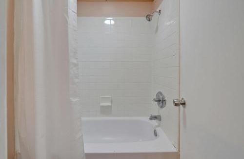 Carolina Beach Hotel | Dry Dock Inn