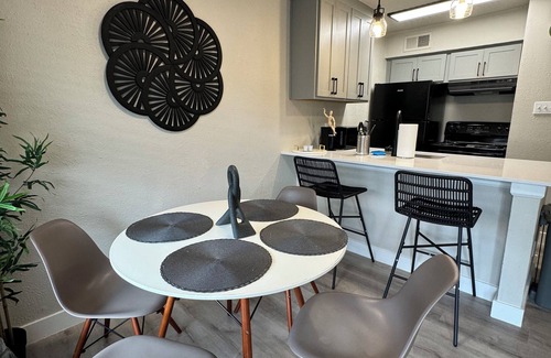 Park Central Apartamento | DT Dallas Cityscape Chic l 1BD