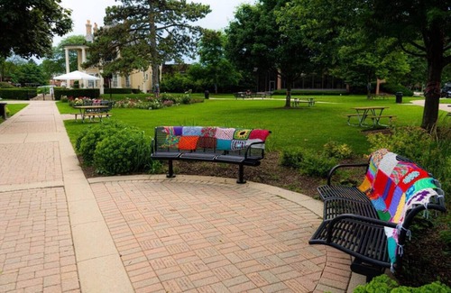Libertyville Apartamento | DT Libertyville Apt near Naval Base w/ 50" TV!