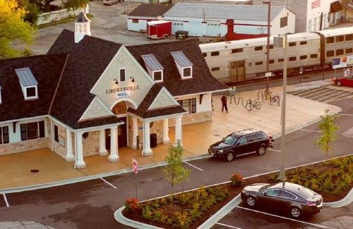 Libertyville Apartamento | DT Libertyville Apt near Naval Base w/ 50" TV!