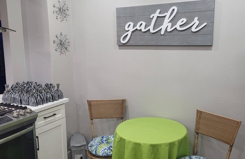 Lodi Casa | DT lodi 2 bedroom cottage with tranquil backyard