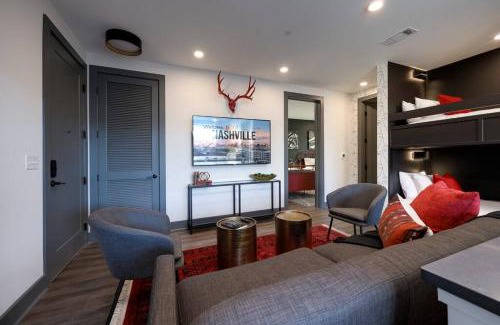 Rolling Mill Hill Casa | DT Nashville Walk to Broadway 2 Bedrooms Sleeps 8