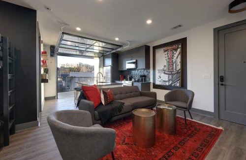 Rolling Mill Hill Casa | DT Nashville Walk to Broadway 2 Bedrooms Sleeps 8