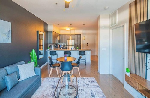 Evans Churchill Apartamento | Homey DT PHX Apt | Gym, Pool & Parking Included