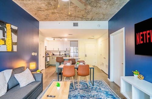 Evans Churchill Apartamento | Central PHX Apt Pool Gym Parking W/D
