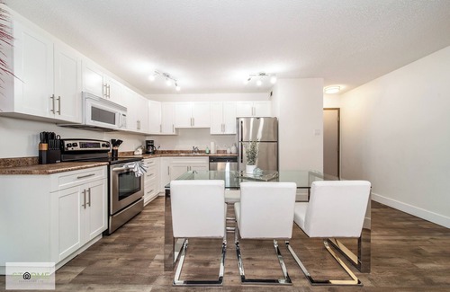 Downtown Edmonton Apartamento | DT River Valley Condo | King Bed | Wifi |