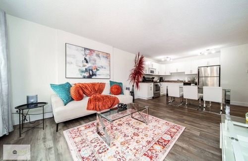 Downtown Edmonton Apartamento | DT River Valley Condo | King Bed | Wifi |