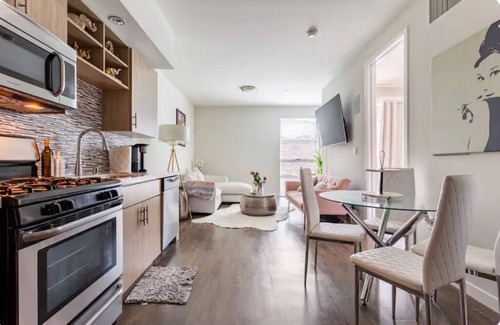 Downtown Los Angeles Apartamento | DTLA living Family Friendly and Fun. Gorgeous city and sunset views from rooftop