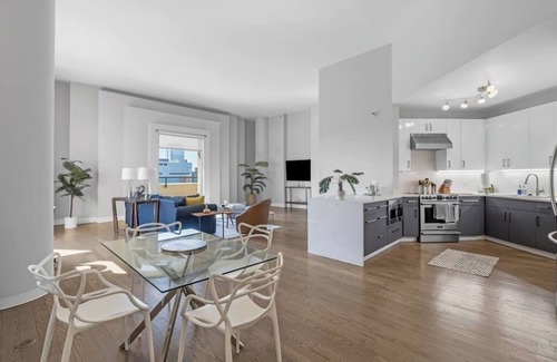 The Loop Condominio | DTown Penthouse 2bd +Parking, Gym, Pvt Patio, Pool