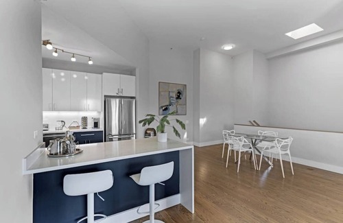 The Loop Condominio | DTown Penthouse 2bd +Parking, Gym, Pvt Patio, Pool