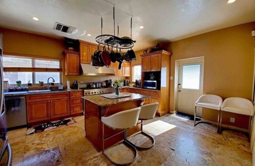 Los Olivos Historic District Casa | DTPHX Home - 10mins from Airport w/ Heated Pool!