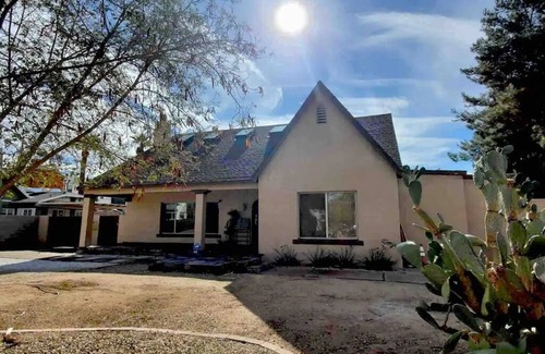 Los Olivos Historic District Casa | DTPHX Home - 10mins from Airport w/ Heated Pool!