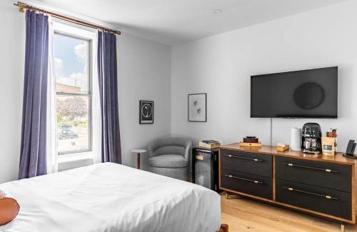 Bangor Apartamento | DTWN Bangor, Historic Bldg, Fast Wi-Fi, 50 in TV, Room # 204