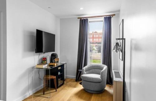 Bangor Apartamento | DTWN Bangor, Historic Hotel, Coffee Shop in building, Room # 105