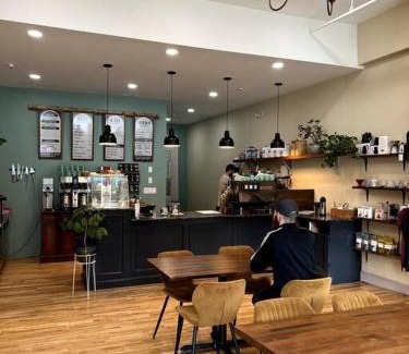 Bangor Apartamento | DTWN Bangor, Historic Hotel, Coffee Shop in building, Room # 105