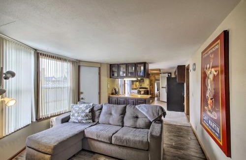 Sheboygan Apartamento | Dtwn Sheboygan Apt Above Local Bar!