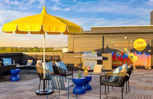 Historic Edgefield Casa | Dual Bachelor Pads w Rooftop Lounge Games Sleeps 26 5 Min to Broadway